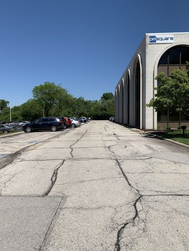 2100 Clearwater Dr, Oak Brook, IL 60523